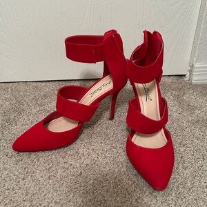 Red sz 7.5 strappy pointy toed heels